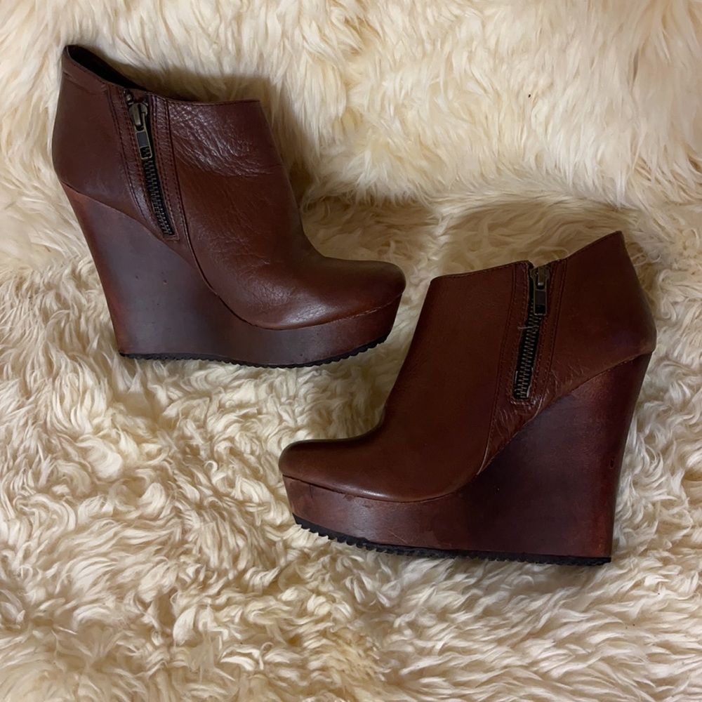 EUC Aldo leather Wedge Platform